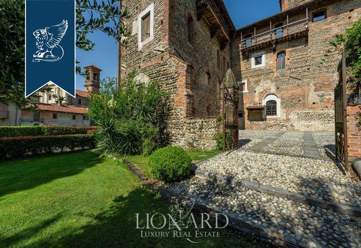 Image No.54-6 Bed Property for sale