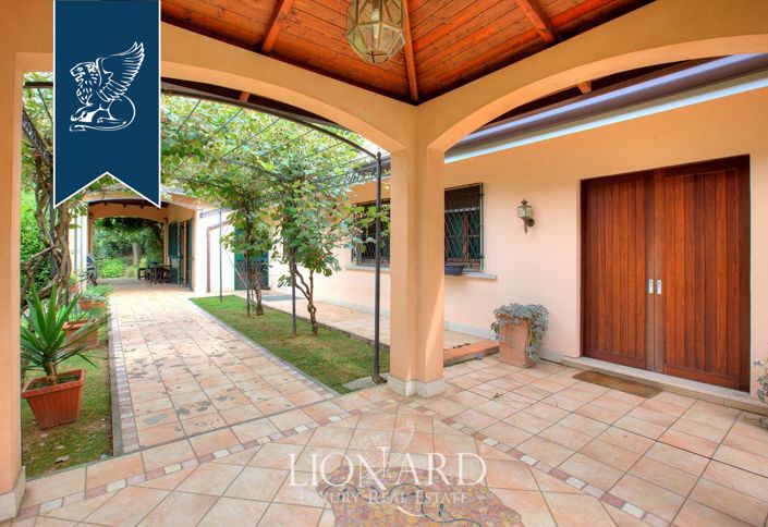 Image No.17-12 Bed Hotel for sale