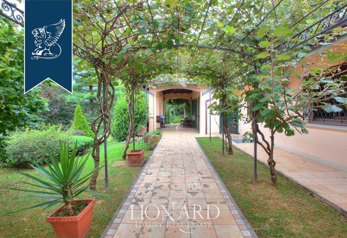 Image No.18-12 Bed Hotel for sale