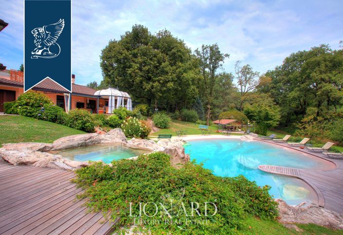 Image No.4-12 Bed Hotel for sale