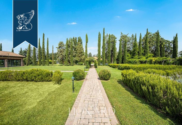 Image No.14-18 Bed Hotel for sale