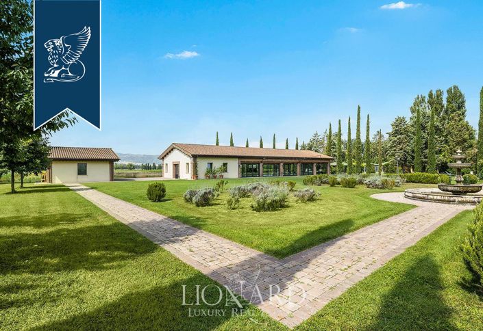 Image No.15-18 Bed Hotel for sale