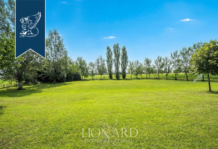 Image No.17-18 Bed Hotel for sale