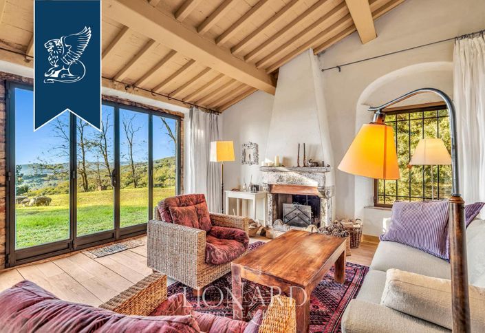 Image No.10-9 Bed Villa for sale