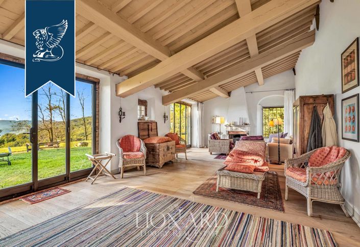 Image No.11-9 Bed Villa for sale