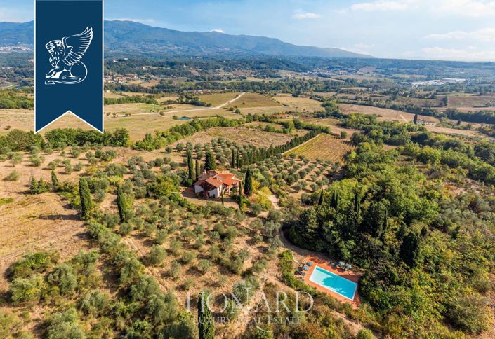 Image No.7-11 Bed Farmhouse for sale