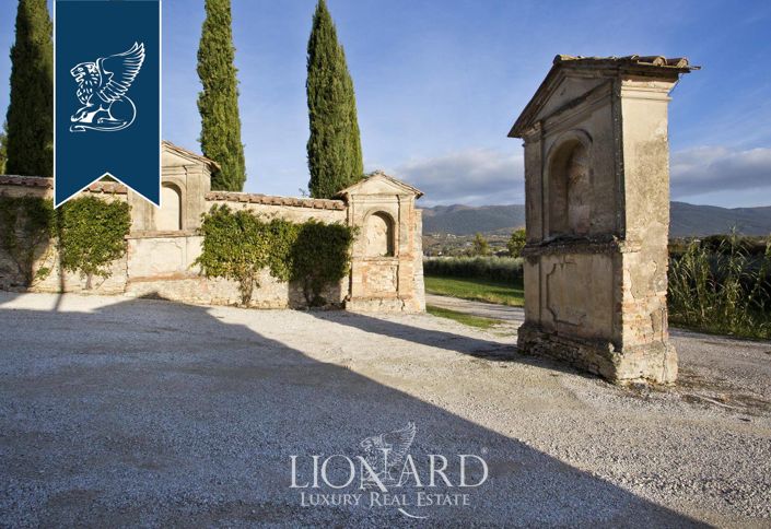 Image No.10-22 Bed Villa for sale