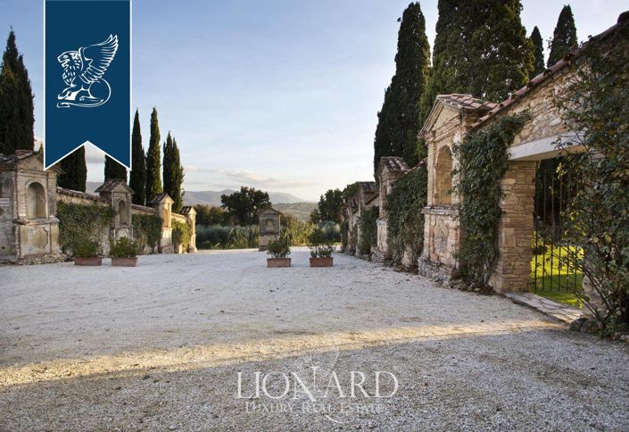 Image No.17-22 Bed Villa for sale