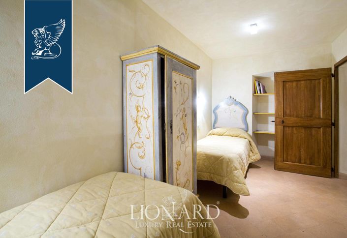 Image No.55-22 Bed Villa for sale