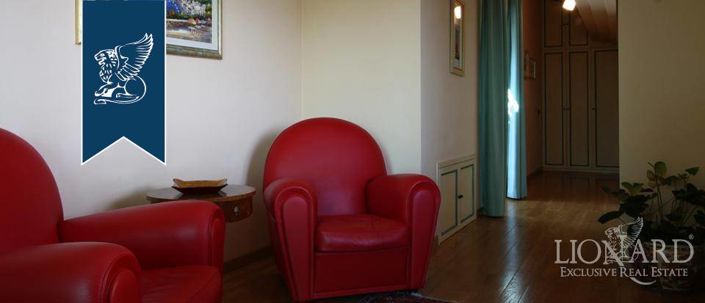 Image No.19-10 Bed Farmhouse for sale