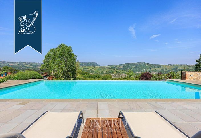 Image No.13-10 Bed Villa for sale