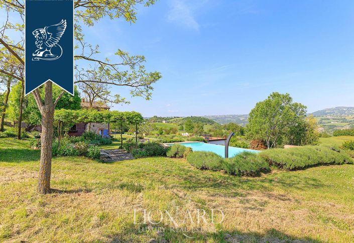 Image No.18-10 Bed Villa for sale