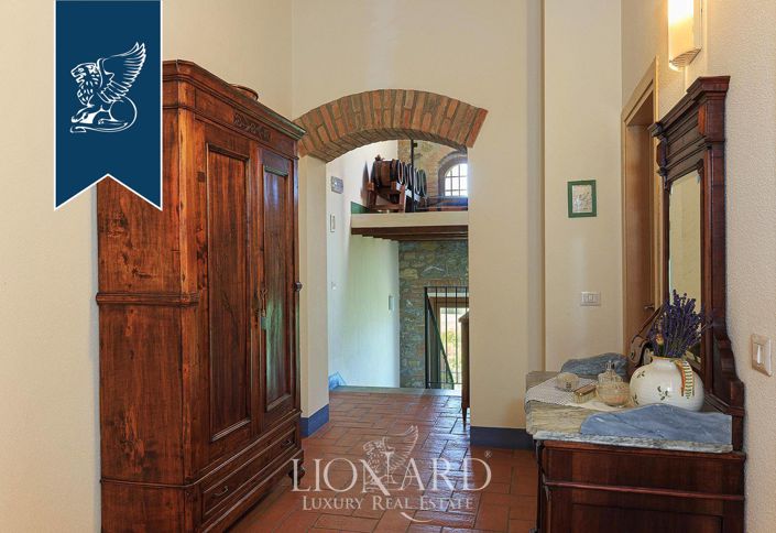 Image No.63-10 Bed Villa for sale