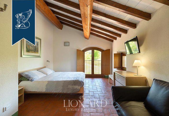 Image No.67-10 Bed Villa for sale