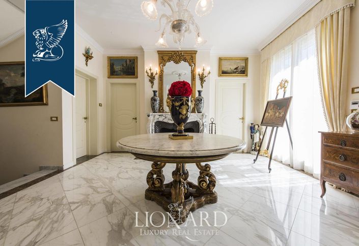 Image No.8-5 Bed Villa for sale