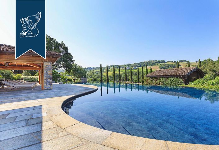 Image No.14-10 Bed Property for sale