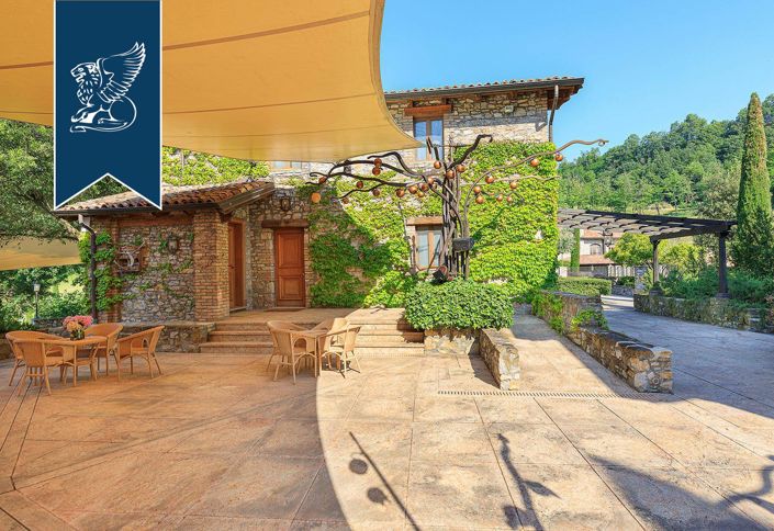 Image No.19-10 Bed Property for sale