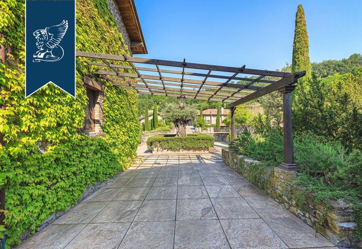 Image No.22-10 Bed Property for sale