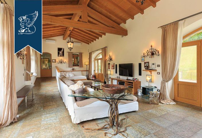 Image No.29-10 Bed Property for sale