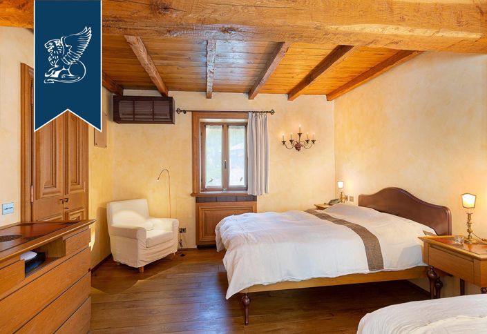 Image No.37-10 Bed Property for sale