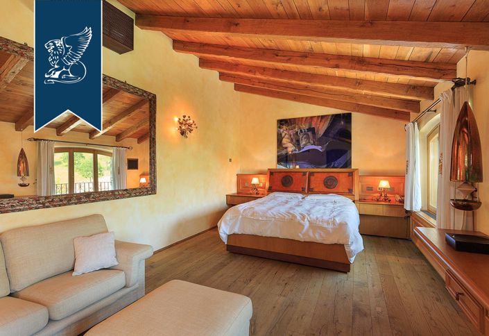 Image No.39-10 Bed Property for sale