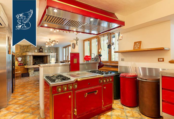 Image No.42-10 Bed Property for sale