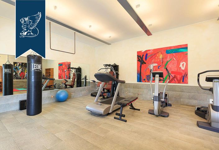 Image No.47-10 Bed Property for sale