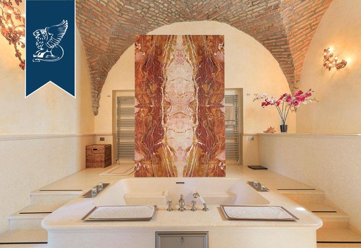 Image No.48-10 Bed Property for sale