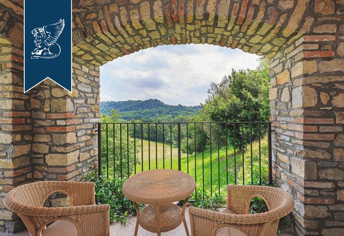 Image No.52-10 Bed Property for sale