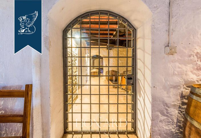 Image No.58-35 Bed Farmhouse for sale