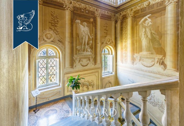 Image No.17-25 Bed Villa for sale