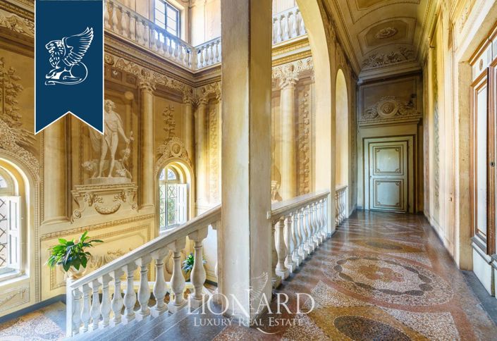 Image No.18-25 Bed Villa for sale