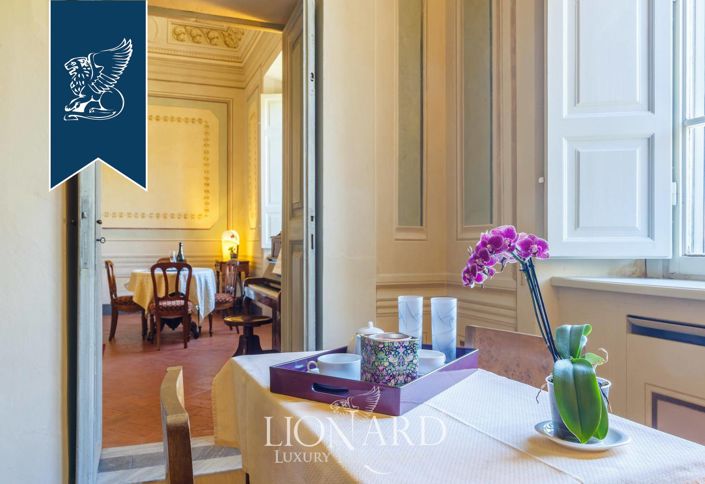 Image No.30-25 Bed Villa for sale