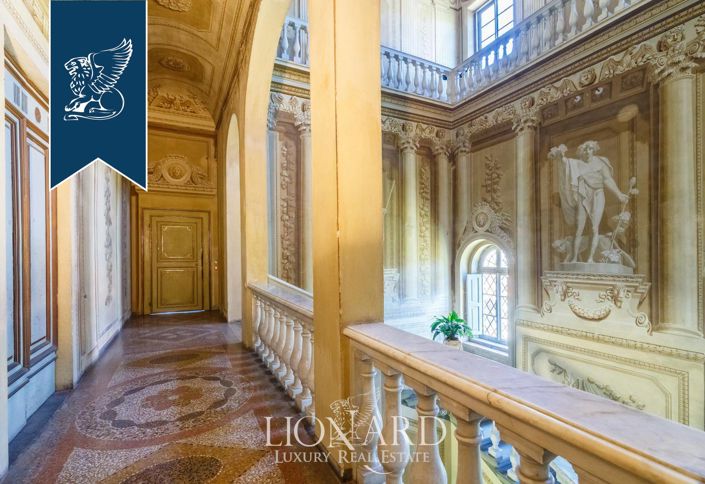 Image No.34-25 Bed Villa for sale