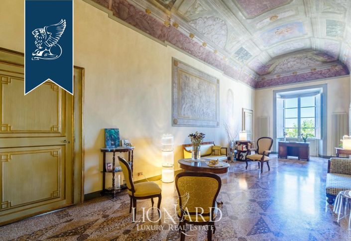 Image No.35-25 Bed Villa for sale