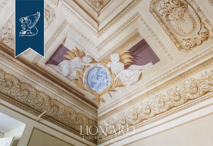 Image No.60-25 Bed Villa for sale