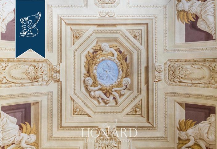 Image No.61-25 Bed Villa for sale