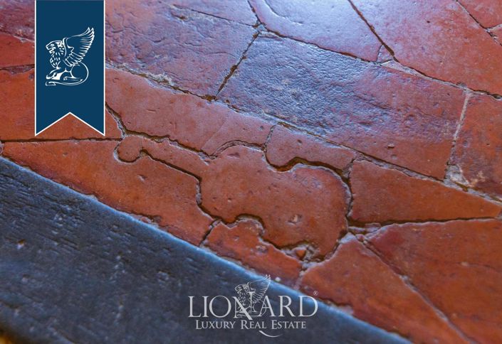 Image No.62-25 Bed Villa for sale