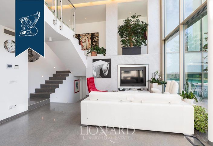 Image No.20-5 Bed Villa for sale