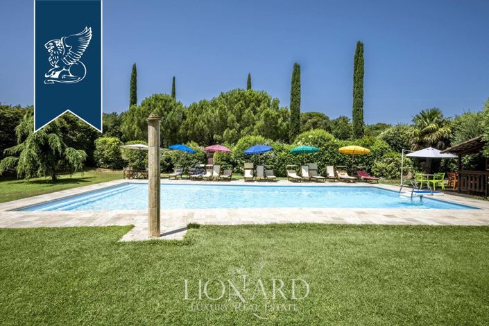 Image No.10-10 Bed Farmhouse for sale