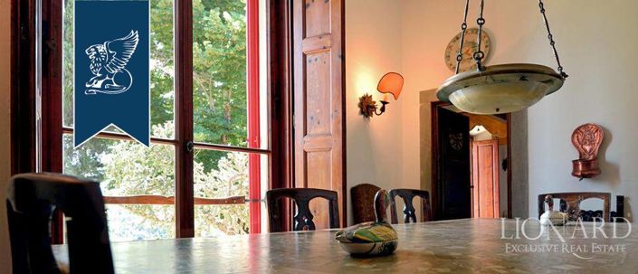 Image No.22-50 Bed Farmhouse for sale