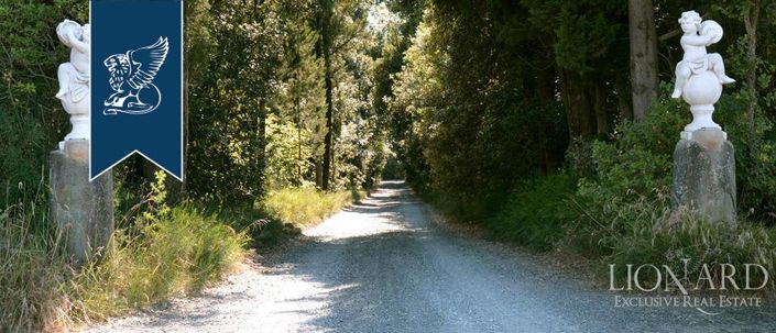 Image No.63-50 Bed Farmhouse for sale