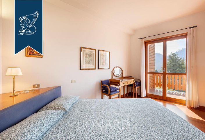 Image No.54-8 Bed Villa for sale