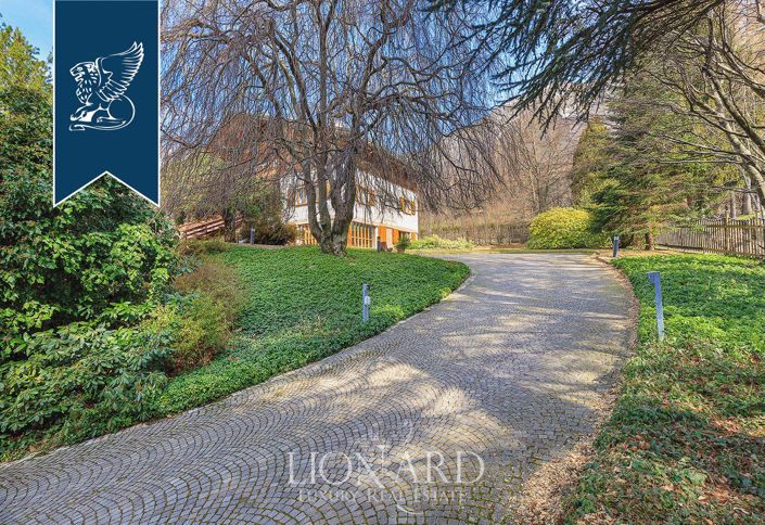 Image No.69-8 Bed Villa for sale