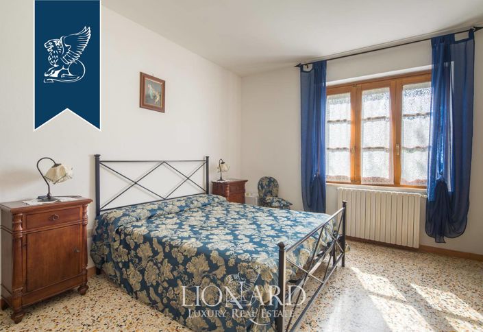 Image No.24-6 Bed Farmhouse for sale