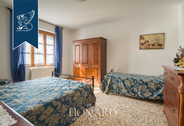 Image No.25-6 Bed Farmhouse for sale