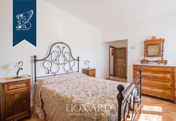 Image No.26-6 Bed Farmhouse for sale