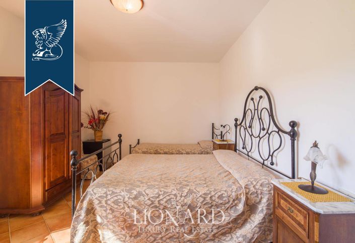 Image No.28-6 Bed Farmhouse for sale