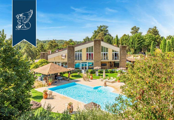 Image No.7-20 Bed Farmhouse for sale