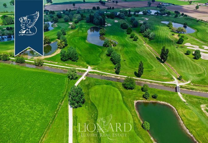 Image No.10-20 Bed Villa for sale